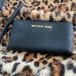 Michael Kors wristlet/wallet